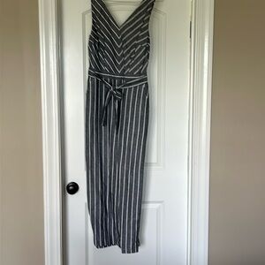 Loft size 4 sleeveless pant suit.